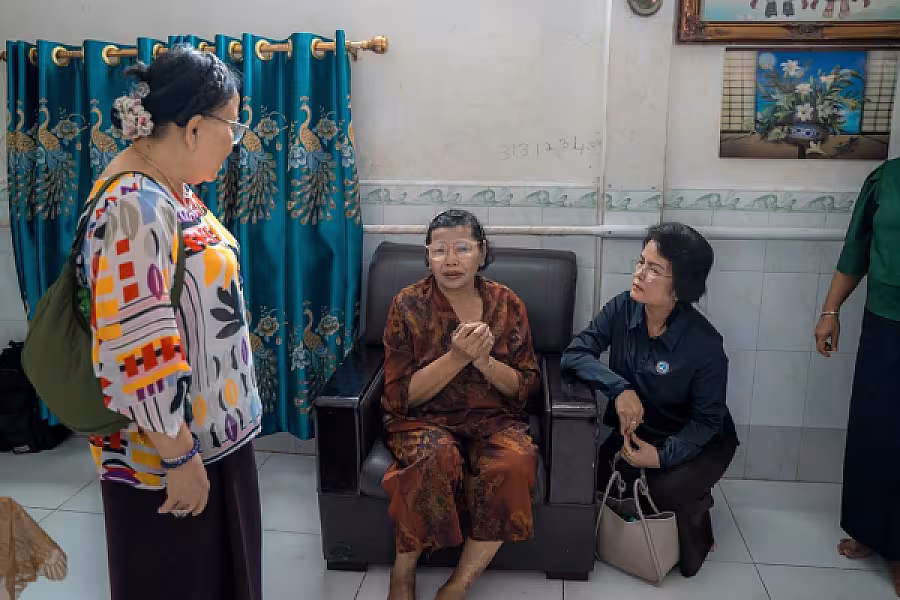 លោកជំទាវ ទុយ សិរីរតនៈ នេត្រភក្ត្រា តំណាងឯកឧត្តម នេត្រ ភក្ត្រា អញ្ជើញបានចុះសួរសុខទុក្ខនិវត្តជន - Image 8