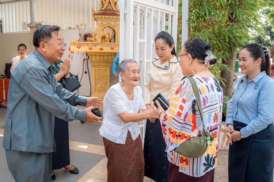 លោកជំទាវ ទុយ សិរីរតនៈ នេត្រភក្ត្រា តំណាងឯកឧត្តម នេត្រ ភក្ត្រា អញ្ជើញបានចុះសួរសុខទុក្ខនិវត្តជន - Image 12