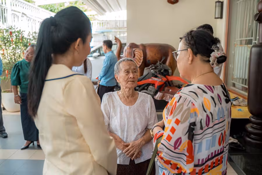 លោកជំទាវ ទុយ សិរីរតនៈ នេត្រភក្ត្រា តំណាងឯកឧត្តម នេត្រ ភក្ត្រា អញ្ជើញបានចុះសួរសុខទុក្ខនិវត្តជន - Image 13
