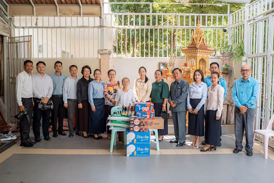 លោកជំទាវ ទុយ សិរីរតនៈ នេត្រភក្ត្រា តំណាងឯកឧត្តម នេត្រ ភក្ត្រា អញ្ជើញបានចុះសួរសុខទុក្ខនិវត្តជន - Image 20