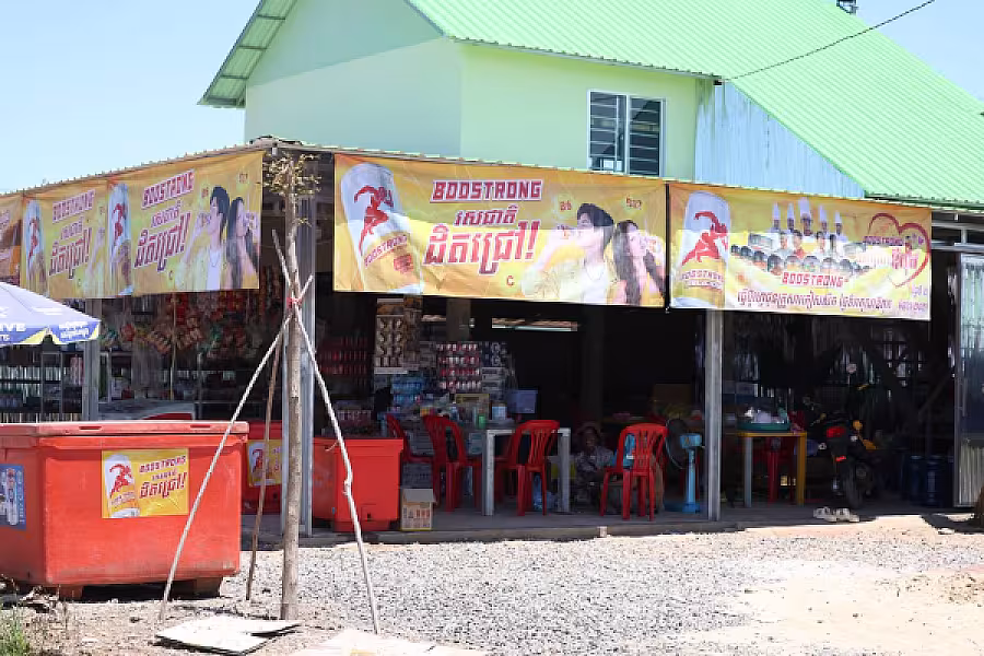 ឯកឧត្តម គន់ គីម អញ្ជើញចុះពិនិត្យស្ថានភាពរស់នៅ និង អាជីវកម្មប្រជាពលរដ្ឋភៀសសឹក ក្នុងខេត្តបន្ទាយមានជ័យ - Image 9