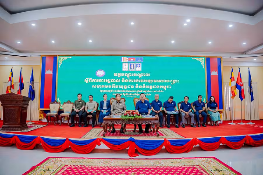 ឯកឧត្តម អ៊ុក ឃ្នួច អញ្ជើញបើកវគ្គបណ្តុះបណ្តាលស្តីពីការងាររដ្ឋបាល និងការងារបេឡាមរណសង្គ្រោះ អ.ន.ក. ជូនគណៈកម្មាធិការសមាគមអតីតយុទ្ធជន និងនិវត្តជនកម្ពុជាខេត្តបាត់ដំបង - Image 2