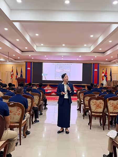 ឯកឧត្តម អ៊ុក ឃ្នួច អញ្ជើញបើកវគ្គបណ្តុះបណ្តាលស្តីពីការងាររដ្ឋបាល និងការងារបេឡាមរណសង្គ្រោះ អ.ន.ក. ជូនគណៈកម្មាធិការសមាគមអតីតយុទ្ធជន និងនិវត្តជនកម្ពុជាខេត្តបាត់ដំបង - Image 11