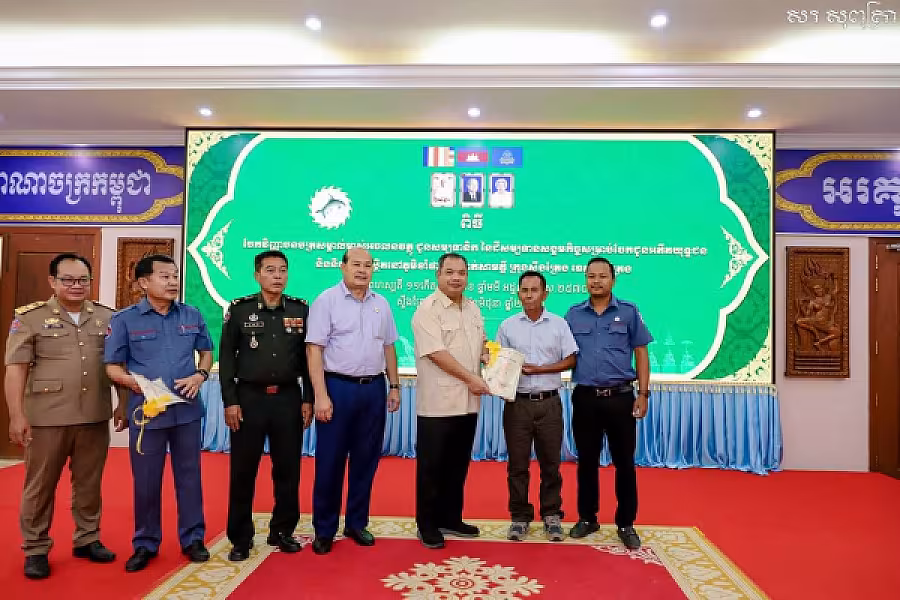 ឯកឧត្តម សរ សុពុត្រា ប្រធាន អ.ន.ក.ខេត្តស្ទឹងត្រែង ប្រគល់ វិញ្ញាបនបត្រសម្គាល់ម្ចាស់អចលនវត្ថុជូនសមាជិក - Image 5