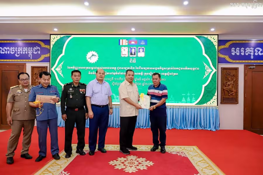 ឯកឧត្តម សរ សុពុត្រា ប្រធាន អ.ន.ក.ខេត្តស្ទឹងត្រែង ប្រគល់ វិញ្ញាបនបត្រសម្គាល់ម្ចាស់អចលនវត្ថុជូនសមាជិក - Image 8