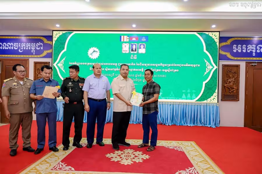 ឯកឧត្តម សរ សុពុត្រា ប្រធាន អ.ន.ក.ខេត្តស្ទឹងត្រែង ប្រគល់ វិញ្ញាបនបត្រសម្គាល់ម្ចាស់អចលនវត្ថុជូនសមាជិក - Image 18