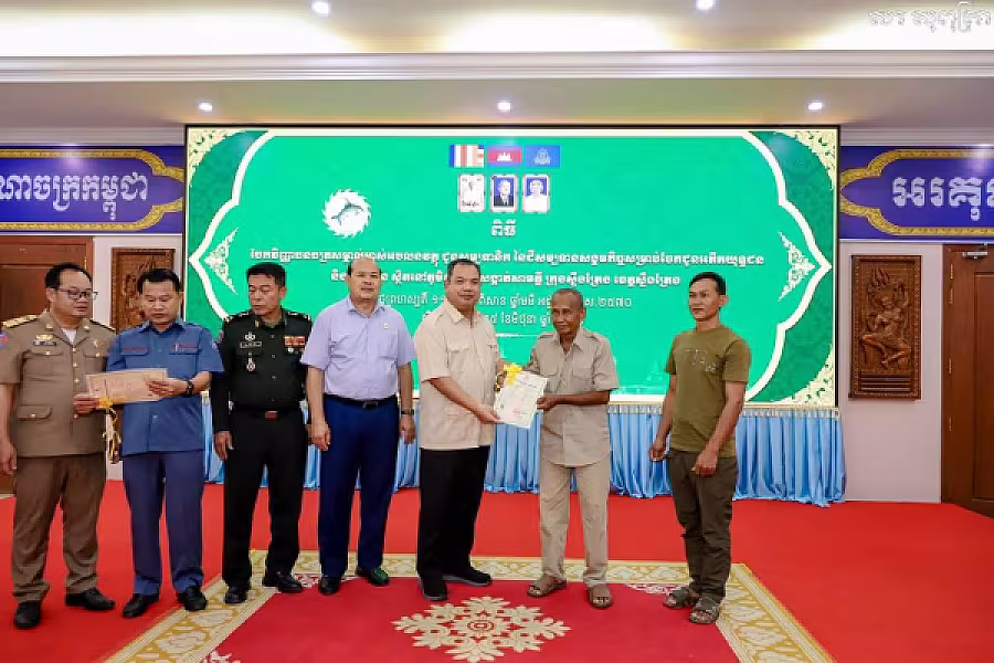 ឯកឧត្តម សរ សុពុត្រា ប្រធាន អ.ន.ក.ខេត្តស្ទឹងត្រែង ប្រគល់ វិញ្ញាបនបត្រសម្គាល់ម្ចាស់អចលនវត្ថុជូនសមាជិក - Image 19