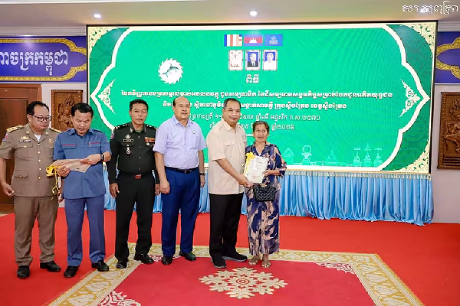 ឯកឧត្តម សរ សុពុត្រា ប្រធាន អ.ន.ក.ខេត្តស្ទឹងត្រែង ប្រគល់ វិញ្ញាបនបត្រសម្គាល់ម្ចាស់អចលនវត្ថុជូនសមាជិក - Image 23