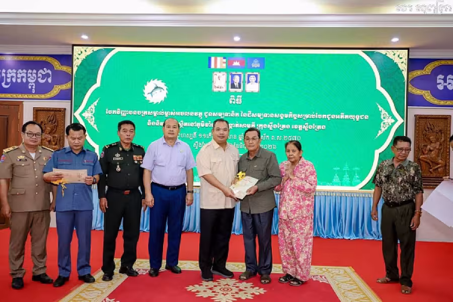 ឯកឧត្តម សរ សុពុត្រា ប្រធាន អ.ន.ក.ខេត្តស្ទឹងត្រែង ប្រគល់ វិញ្ញាបនបត្រសម្គាល់ម្ចាស់អចលនវត្ថុជូនសមាជិក - Image 25