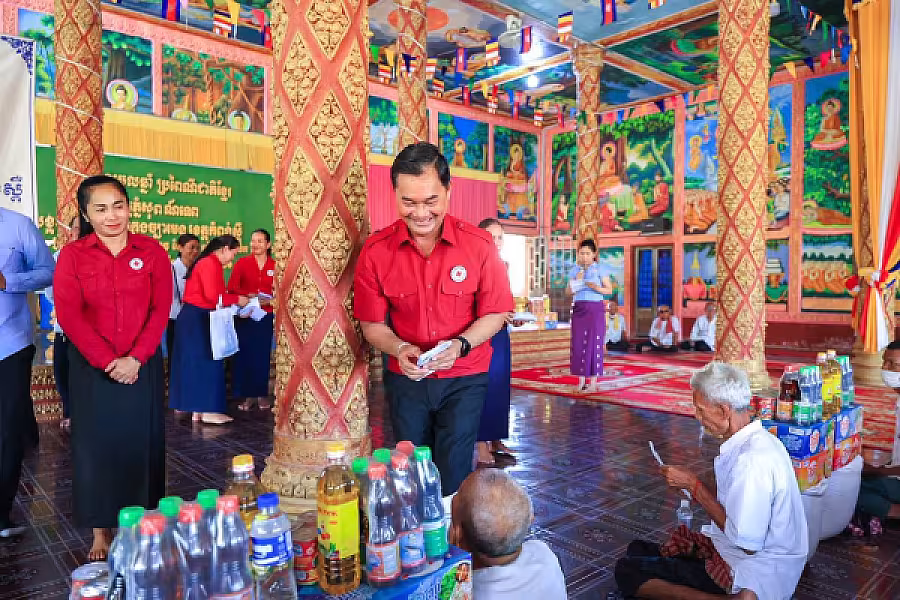 ឯកឧត្តម ជាម ច័ន្ទសោភ័ណ ប្រធាន អ.ន.ក. ខេត្តកំពង់ស្ពឺ ចុះសាកសួរសុខទុក្ខ និងនាំយកអំណោយជនគ្រួសាររងគ្រោះដោយខ្យលកន្ត្រាក់ ១២៧គ្រួសារ - Image 3