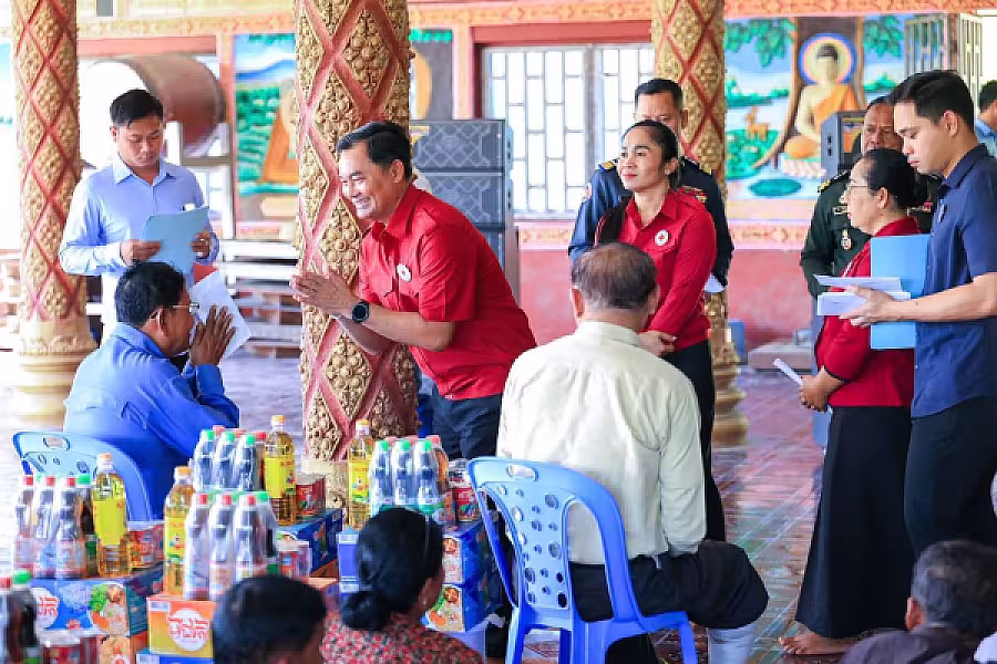 ឯកឧត្តម ជាម ច័ន្ទសោភ័ណ ប្រធាន អ.ន.ក. ខេត្តកំពង់ស្ពឺ ចុះសាកសួរសុខទុក្ខ និងនាំយកអំណោយជនគ្រួសាររងគ្រោះដោយខ្យលកន្ត្រាក់ ១២៧គ្រួសារ - Image 4
