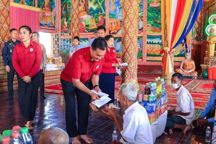 ឯកឧត្តម ជាម ច័ន្ទសោភ័ណ ប្រធាន អ.ន.ក. ខេត្តកំពង់ស្ពឺ ចុះសាកសួរសុខទុក្ខ និងនាំយកអំណោយជនគ្រួសាររងគ្រោះដោយខ្យលកន្ត្រាក់ ១២៧គ្រួសារ - Image 5