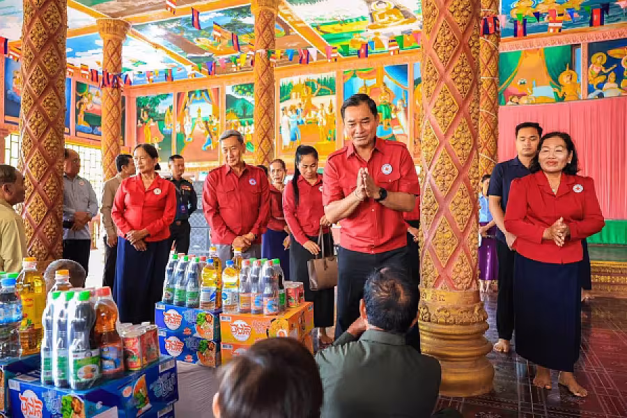 ឯកឧត្តម ជាម ច័ន្ទសោភ័ណ ប្រធាន អ.ន.ក. ខេត្តកំពង់ស្ពឺ ចុះសាកសួរសុខទុក្ខ និងនាំយកអំណោយជនគ្រួសាររងគ្រោះដោយខ្យលកន្ត្រាក់ ១២៧គ្រួសារ - Image 7