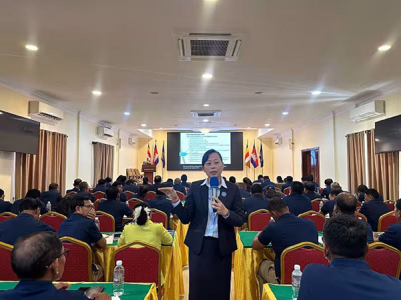 ឯកឧត្តម អ៊ុក ឃ្នួច អញ្ជើញបើកវគ្គបណ្តុះបណ្តាលស្តីពី ការងាររដ្ឋបាល និងការងារបេឡាមរណសង្គ្រោះជូនថ្នាក់ដឹកនាំ និងមន្ត្រី អ.ន.ក. ខេត្តពោធិ៍សាត់ - Image 11