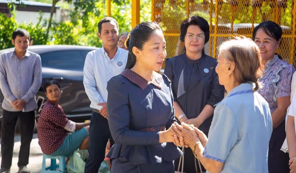 លោកជំទាវ ទុយ សិរីរតនៈ អញ្ជើញចុះសួរសុខទុក្ខ មន្ត្រីចូលនិវត្តន៍នៃក្រសួងព័ត៌មានចំនួន ៣រូប