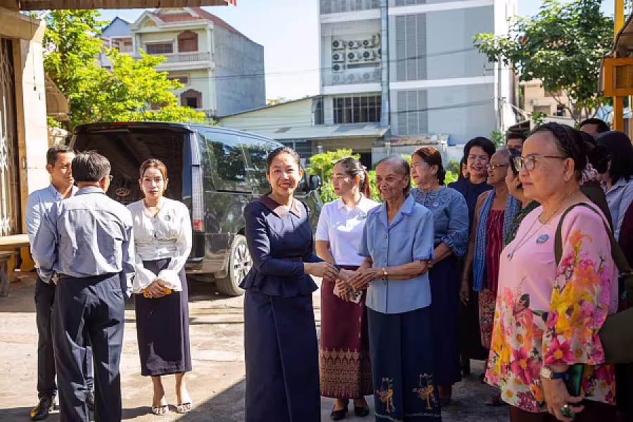 លោកជំទាវ ទុយ សិរីរតនៈ អញ្ជើញចុះសួរសុខទុក្ខ មន្ត្រីចូលនិវត្តន៍នៃក្រសួងព័ត៌មានចំនួន ៣រូប - Image 2