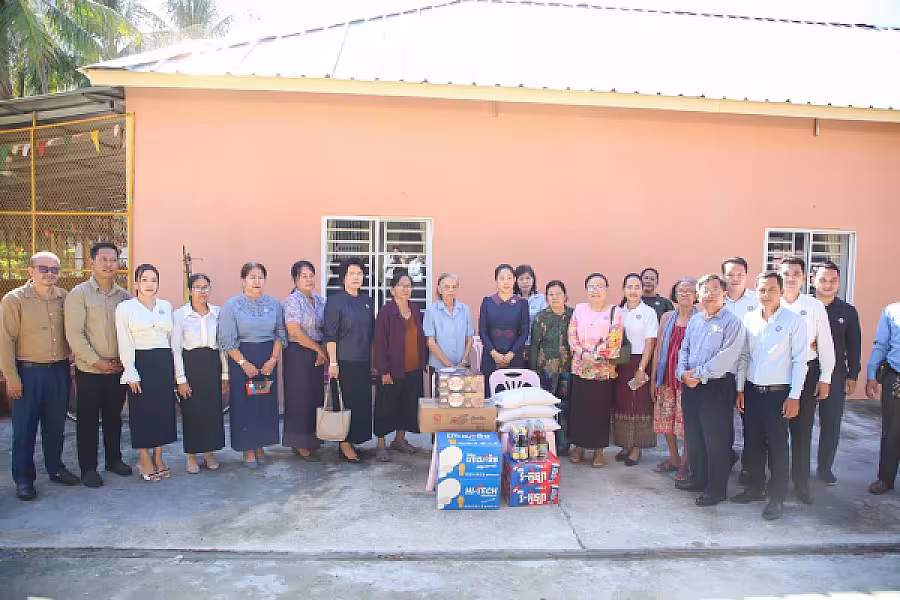 លោកជំទាវ ទុយ សិរីរតនៈ អញ្ជើញចុះសួរសុខទុក្ខ មន្ត្រីចូលនិវត្តន៍នៃក្រសួងព័ត៌មានចំនួន ៣រូប - Image 6