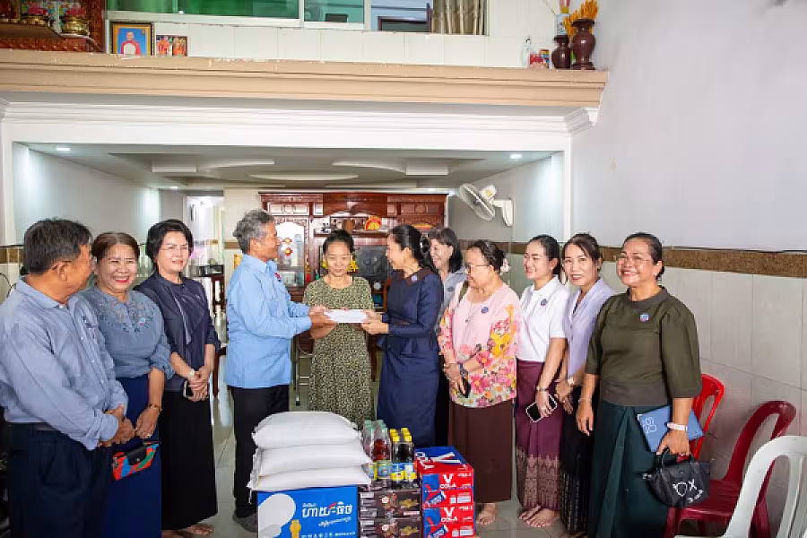 លោកជំទាវ ទុយ សិរីរតនៈ អញ្ជើញចុះសួរសុខទុក្ខ មន្ត្រីចូលនិវត្តន៍នៃក្រសួងព័ត៌មានចំនួន ៣រូប - Image 8