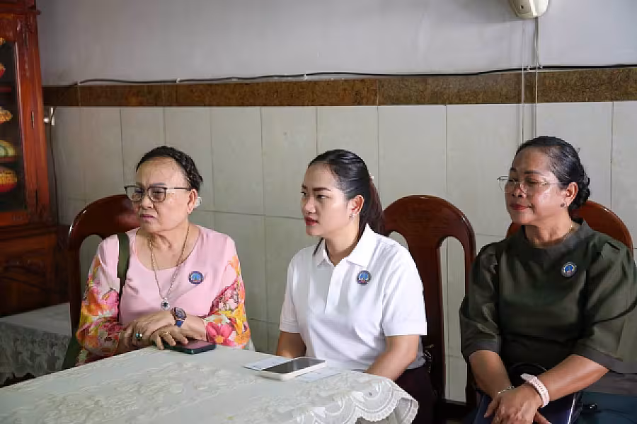 លោកជំទាវ ទុយ សិរីរតនៈ អញ្ជើញចុះសួរសុខទុក្ខ មន្ត្រីចូលនិវត្តន៍នៃក្រសួងព័ត៌មានចំនួន ៣រូប - Image 9