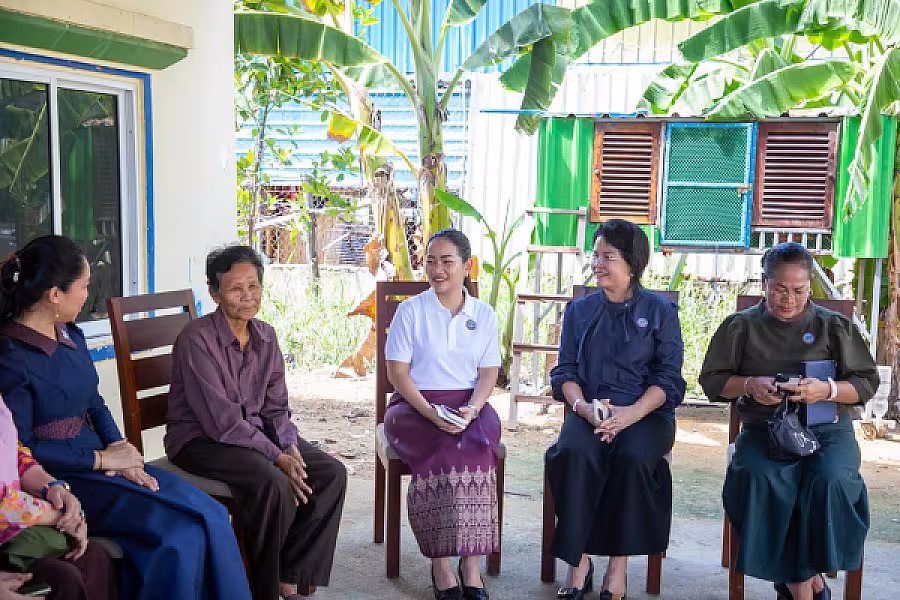 លោកជំទាវ ទុយ សិរីរតនៈ អញ្ជើញចុះសួរសុខទុក្ខ មន្ត្រីចូលនិវត្តន៍នៃក្រសួងព័ត៌មានចំនួន ៣រូប - Image 15