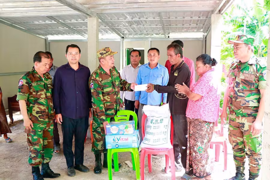 អ.ន.ក. ខេត្តតាកែវ ចុះពិនិត្យវឌ្ឍនភាពការសាងសង់ផ្ទះ និងនាំយកអំណោយជូនអតីតយុទ្ធជន​នៅស្រុកគិរីវង់