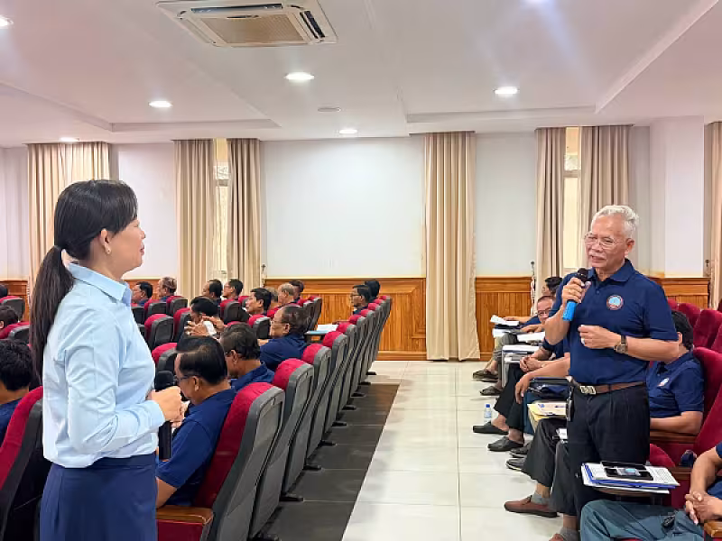 ឯកឧត្តម អ៊ុំ សុខ អញ្ជើញបើកវគ្គបណ្តុះបណ្តាលស្តីពីការងាររដ្ឋបាល និងការងារបេឡាមរណសង្គ្រោះ ជូន អ.ន.ក. ខេត្តត្បូងឃ្មុំ - Image 12