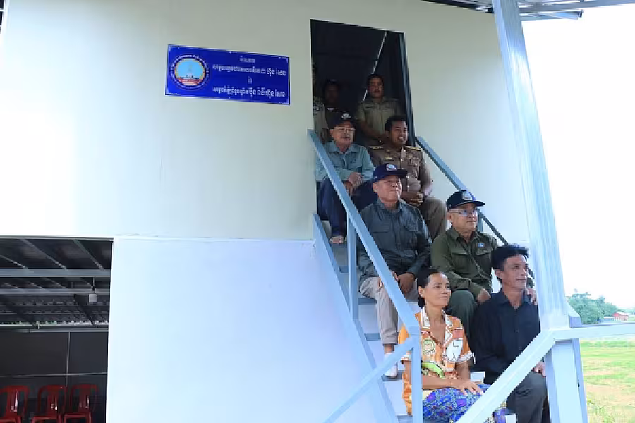 ឯកឧត្តម អ៊ុក ឃ្នួច អញ្ជើញប្រគល់ផ្ទះ ៤ខ្នងជាអំណោយរបស់សម្តេចតេជោ ហ៊ុន សែន និងសម្តេចកិត្តិព្រឹទ្ធបណ្ឌិត ប៊ុន រ៉ានី ជូនសមាជិកមានជីវភាពខ្វះខាត ក្នុងខេត្តបាត់ដំបង - Image 20