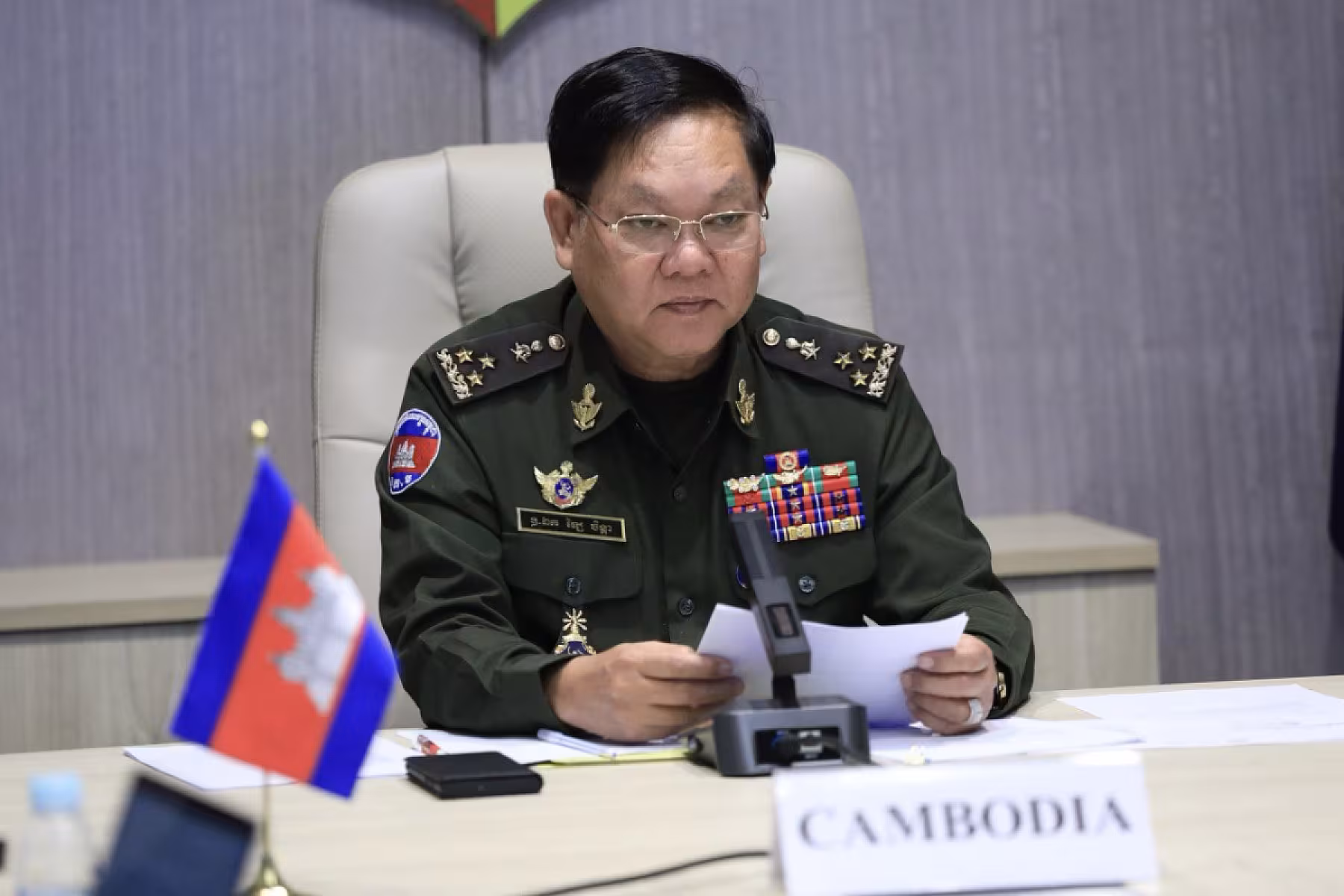 ឡៃ ចិន្ដា អគ្គនាយករង អគ្គនាយកដ្ឋាននយោបាយនិងកិច្ចការបរទេស និងជានាយក នាយកដ្ឋានកិច្ចការអាស៊ាន ចូលរួមថវិកាចំនួន ២លានរៀល ដើម្បីរៀបចំមហាសន្និបាតវិសាមញ្ញតំណាងសមាគមអតីតយុទ្ធជនកម្ពុជា ទូទាំងប្រទេស