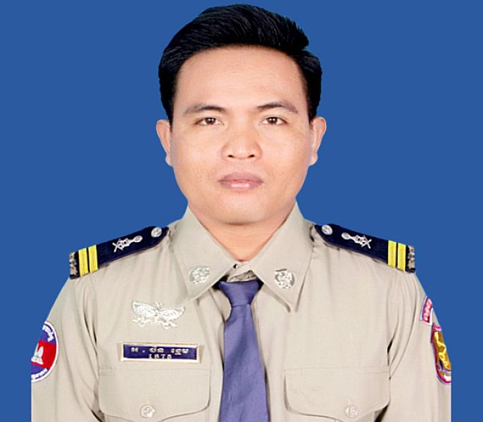 លោក ចិន ខ្នេម អគ្គានុរក្សថ្នាក់លេខ២ មានតួនាទី ជាអនុប្រធានផ្នែកសន្តិសុខពន្ធនាគារ នៃមណ្ឌលអប់រំកែប្រែទី៣ ចូលរួមថវិកាចំនួន ២មុឺនរៀល ដើម្បីរៀបចំមហាសន្និបាតវិសាមញ្ញតំណាងសមាគមអតីតយុទ្ធជនកម្ពុជា ទូទាំងប្រទេស