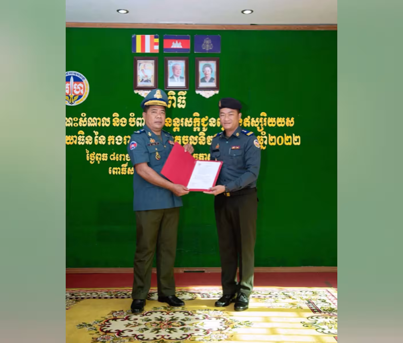 អនុសេនីយ៍ឯក ហេង វាសនា  អនុប្រធានមន្ទីរប្រតិបត្តិការ​ និងហ្វឹកហ្វឺន កងរាជអាវុធហត្ថខេត្តពោធិ៍សាត់ ចូលរួមថវិកាចំនួន ១សែនរៀល ដើម្បីរៀបចំមហាសន្និបាតវិសាមញ្ញតំណាងសមាគមអតីតយុទ្ធជនកម្ពុជា ទូទាំងប្រទេស