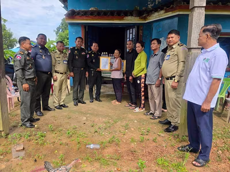 អ.ន.ក.ខេត្តព្រះសីហនុ ចុះប្រគល់ថវិកាបេឡាមរណសង្គ្រោះជូនគ្រួសារសពជាសមាជិក
