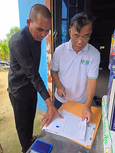 អ.ន.ក.ខេត្តព្រះសីហនុ ចុះប្រគល់ថវិកាបេឡាមរណសង្គ្រោះជូនគ្រួសារសពជាសមាជិក - Image 3