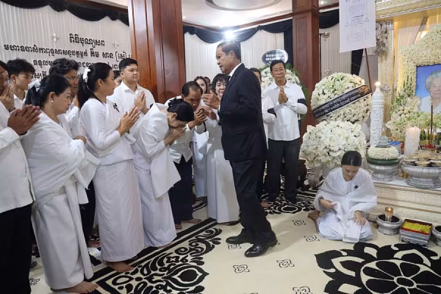 ឯកឧត្តម គន់ គីម អញ្ជើញដឹកនាំគណៈប្រតិភូ អ.ន.ក.គោរពវិញ្ញាណក្ខន្ធសព ម្តាយបង្កើតរបស់ ឯកឧត្តម នៃ គន្ធ  - Image 9