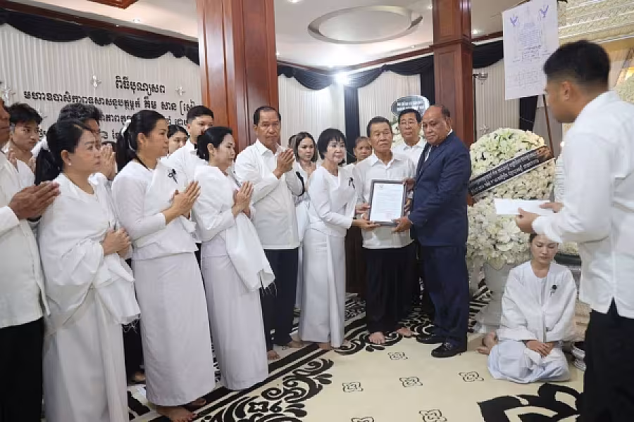 ឯកឧត្តម គន់ គីម អញ្ជើញដឹកនាំគណៈប្រតិភូ អ.ន.ក.គោរពវិញ្ញាណក្ខន្ធសព ម្តាយបង្កើតរបស់ ឯកឧត្តម នៃ គន្ធ  - Image 16