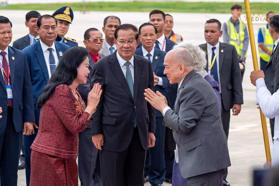ព្រះមហាក្សត្រនៃព្រះរាជាណាចក្រកម្ពុជា យាងនិវត្តន៍មកកាន់មាតុប្រទេសវិញ បន្ទាប់ពីគង់ប្រថាប់ព្យាបាលព្រះរាជសុខភាពជាង ៤ខែ នាទីក្រុងប៉េកាំង - Image 4