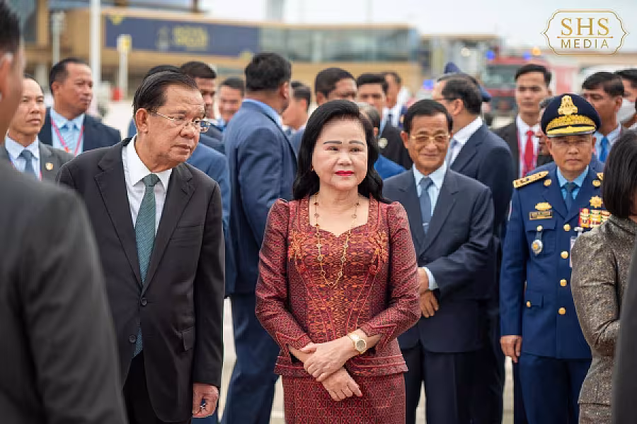 ព្រះមហាក្សត្រនៃព្រះរាជាណាចក្រកម្ពុជា យាងនិវត្តន៍មកកាន់មាតុប្រទេសវិញ បន្ទាប់ពីគង់ប្រថាប់ព្យាបាលព្រះរាជសុខភាពជាង ៤ខែ នាទីក្រុងប៉េកាំង - Image 8