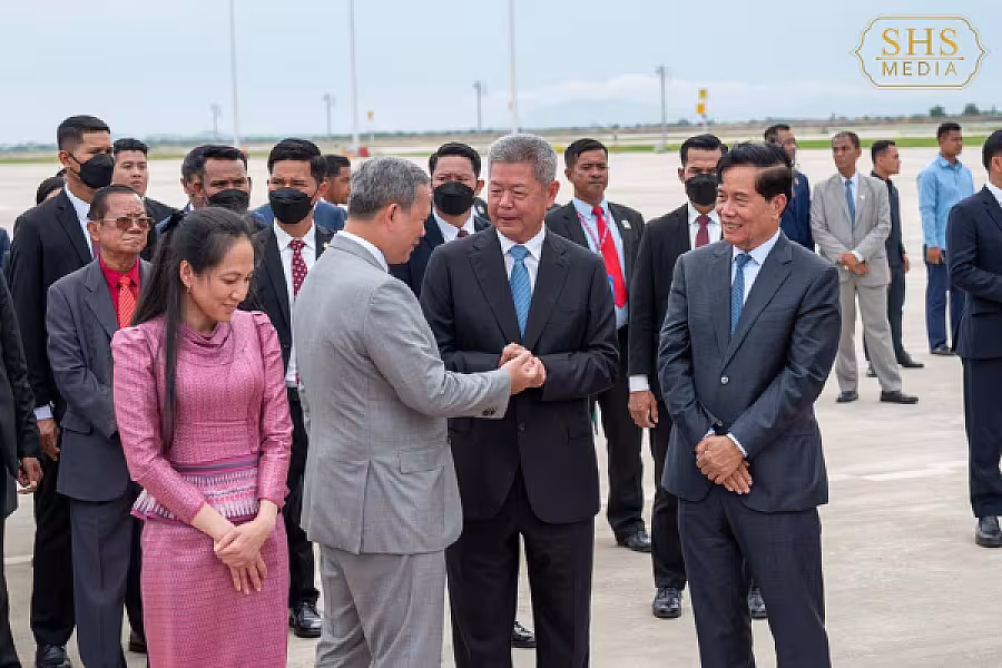 ព្រះមហាក្សត្រនៃព្រះរាជាណាចក្រកម្ពុជា យាងនិវត្តន៍មកកាន់មាតុប្រទេសវិញ បន្ទាប់ពីគង់ប្រថាប់ព្យាបាលព្រះរាជសុខភាពជាង ៤ខែ នាទីក្រុងប៉េកាំង - Image 9