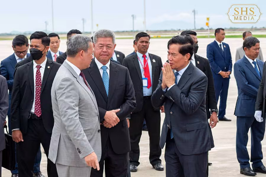 ព្រះមហាក្សត្រនៃព្រះរាជាណាចក្រកម្ពុជា យាងនិវត្តន៍មកកាន់មាតុប្រទេសវិញ បន្ទាប់ពីគង់ប្រថាប់ព្យាបាលព្រះរាជសុខភាពជាង ៤ខែ នាទីក្រុងប៉េកាំង - Image 12
