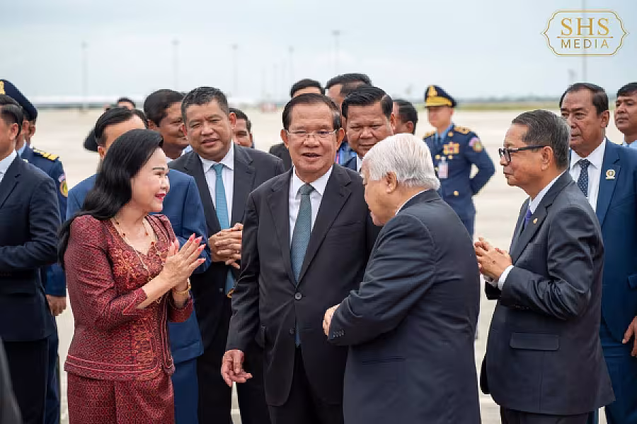 ព្រះមហាក្សត្រនៃព្រះរាជាណាចក្រកម្ពុជា យាងនិវត្តន៍មកកាន់មាតុប្រទេសវិញ បន្ទាប់ពីគង់ប្រថាប់ព្យាបាលព្រះរាជសុខភាពជាង ៤ខែ នាទីក្រុងប៉េកាំង - Image 16