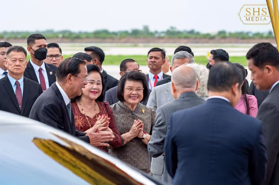 ព្រះមហាក្សត្រនៃព្រះរាជាណាចក្រកម្ពុជា យាងនិវត្តន៍មកកាន់មាតុប្រទេសវិញ បន្ទាប់ពីគង់ប្រថាប់ព្យាបាលព្រះរាជសុខភាពជាង ៤ខែ នាទីក្រុងប៉េកាំង - Image 18