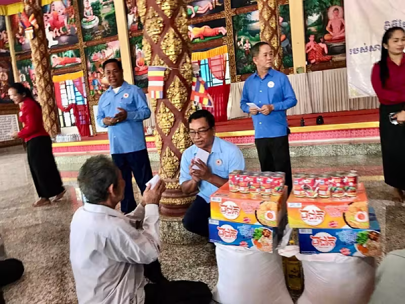 អ.ន.ក.ខេត្តកំពង់ស្ពឺ ជួបសំណេះសំណាល និងចែកអំណោយអតីតយុទ្ធជនចំនួន ២០គ្រួសារ - Image 2
