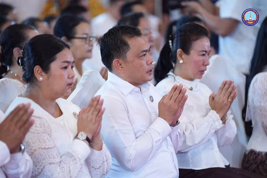 សម្តេចកិត្តិសង្គហបណ្ឌិត ម៉ែន សំអន អញ្ជើញប្រគេនទៀនវស្សា ១៩វត្ត និងចែកអំណោយជូនអតីត យុទ្ធជន២៥គ្រួសារនៅខេត្តស្វាយរៀង  - Image 14