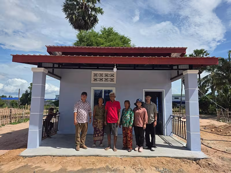 ក្រុមការងាររាជរដ្ឋាភិបាលចុះមូលដ្ឋានខេត្តកំពត ពិនិត្យវឌ្ឍនភាពសាងសង់ផ្ទះជូនគ្រួសារអតីតយុទ្ធជន - Image 2