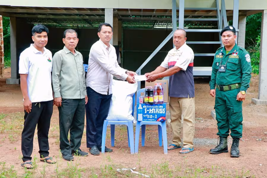 អ.ន.ក.ស្រុកគិរីរង់ ចុះពិនិត្យផ្ទះចំនួន ៣ខ្នង ដែលបានសាងសង់រួចរាល់ - Image 2