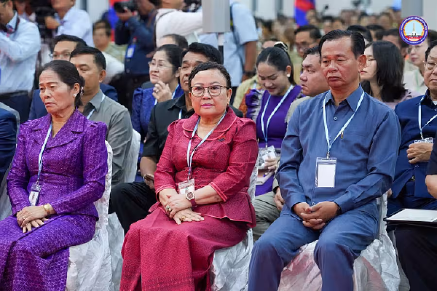សម្ដេចអគ្គមហាសេនាបតីតេជោ ហ៊ុន សែន អញ្ជើញជាអធិបតីភាពដ៏ខ្ពង់ខ្ពស់បំផុតក្នុងពិធីសំណេះសំណាលជាមួយក្រុមប្រឹក្សាខេត្តក្រចេះ - Image 11