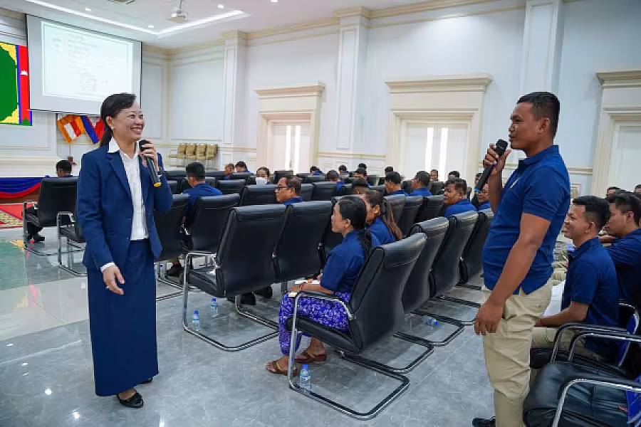 ឯកឧត្តម អ៊ុំ សុខ អញ្ជើញបើកវគ្គបណ្តុះបណ្តាលស្តីពីការងាររដ្ឋបាល និងការងារបេឡាមរណសង្គ្រោះ ជូន អ.ន.ក.ខេត្តព្រៃវែង - Image 14