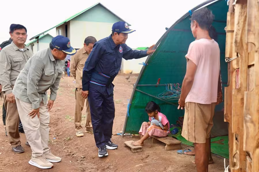 ឯកឧត្តម គន់ គីម អញ្ជើញចុះសួរសុខទុក្ខពលរដ្ឋភៀសសឹក និងពិនិត្យទីតាំងសាងសង់ផ្ទះបណ្តោះអាសន្នបន្ថែម ក្នុងខេត្តឧត្តរមានជ័យ - Image 19